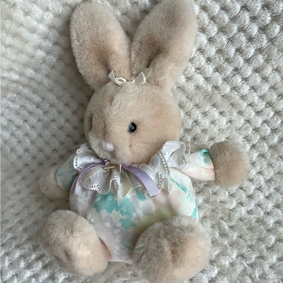DAKIN Vintage Plush Bunny Rabbit Stuffed Animal Toy - Picture 1 of 12